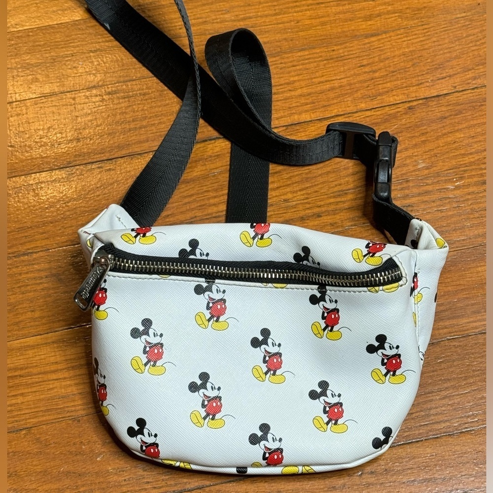 Loungefly MickeyMouse Fannypack